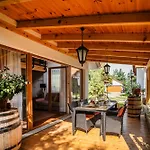 Forrest House Jacuzzi & Sauna *
