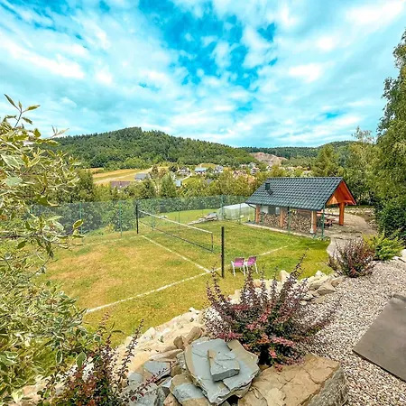 Forrest House Jacuzzi & Sauna Летний дом *