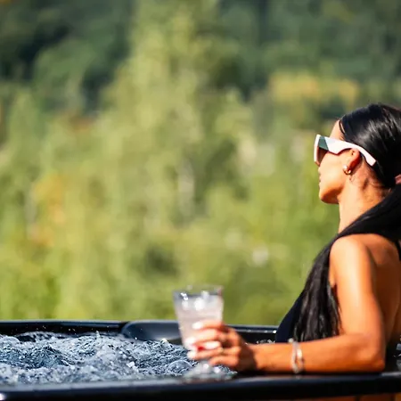 Forrest House Jacuzzi & Sauna Landhuis