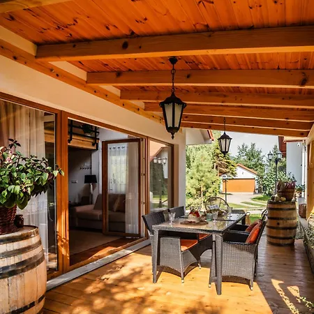 Forrest House Jacuzzi & Sauna *