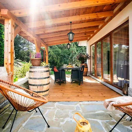 Hétvégi ház Forrest House Jacuzzi & Sauna *