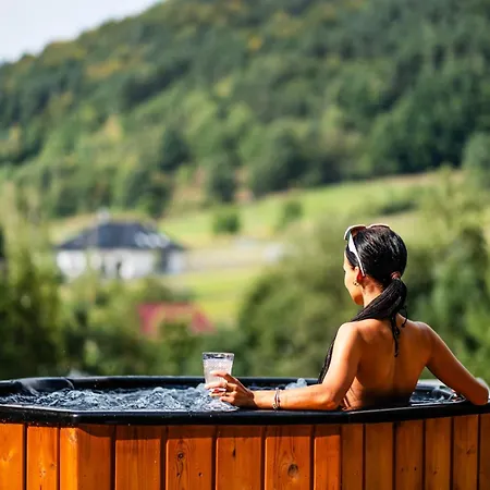 Hétvégi ház Forrest House Jacuzzi & Sauna