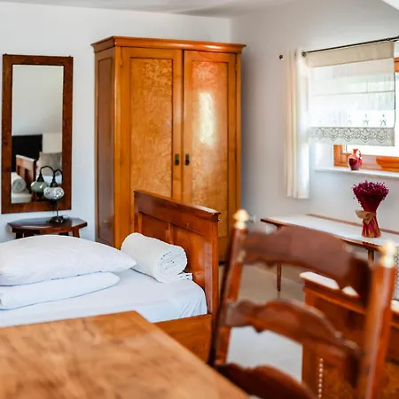 Forrest House Jacuzzi & Sauna Gospodarstwo wiejskie Jasienica (Lesser Poland)