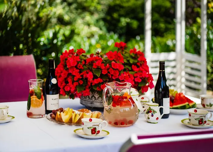 Forrest House Jacuzzi & Sauna Летний дом *