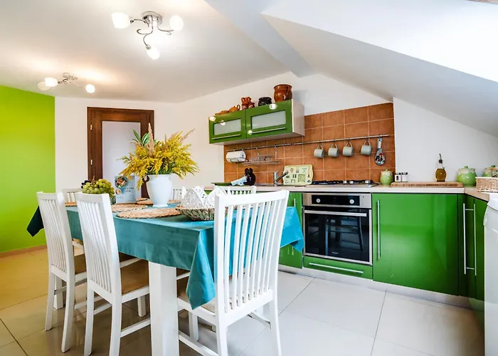 Forrest House Jacuzzi & Sauna Летний дом