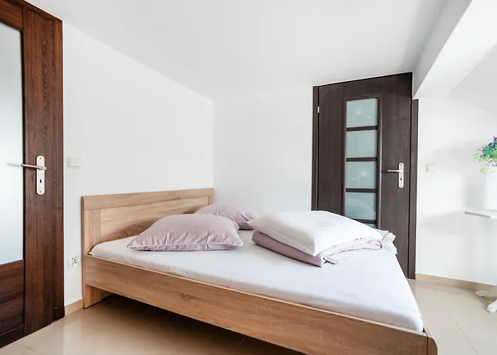 Летний дом Forrest House Jacuzzi & Sauna *